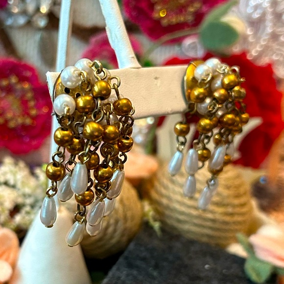 Vintage Pearl Long Dangle Cha Cha Cha Gold Earrings - Picture 3 of 7